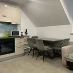 Komac Apartma & Glamping Lägenhet Bled