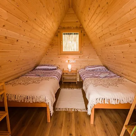 Komac Apartma & Glamping Appartamento *