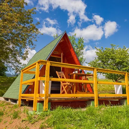 شقة Komac Apartma & Glamping *