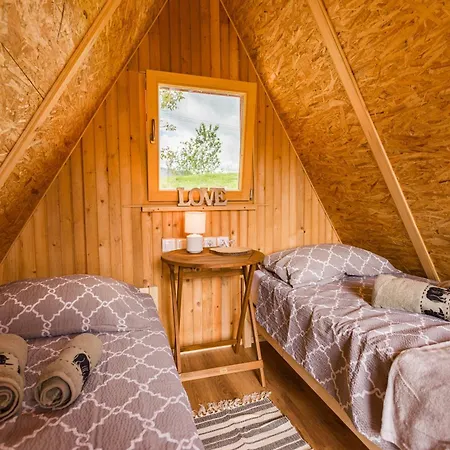 Komac Apartma & Glamping شقة بليد