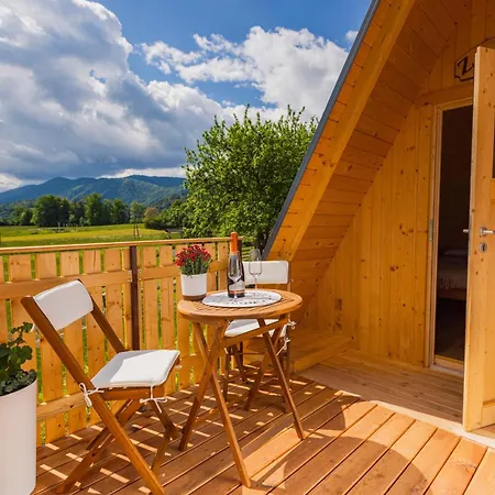 Apartmán Komac Apartma & Glamping