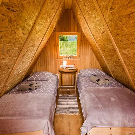 Komac Apartma & Glamping * بليد