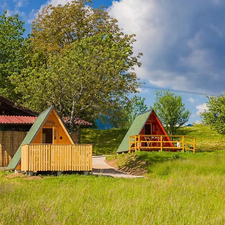 Komac Apartma & Glamping