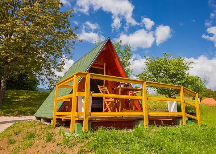 Lejlighed Komac Apartma & Glamping *