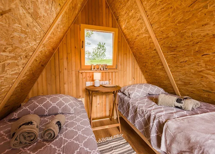 Komac Apartma & Glamping アパート ブレッド